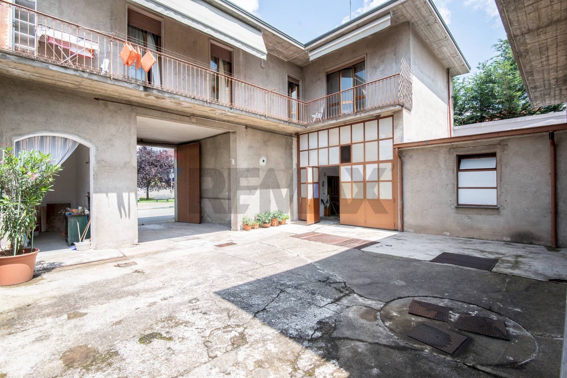 Edificio all\'aperto - Casa semi indipendente Via Garibaldi
 
11, Dairago - foto 1