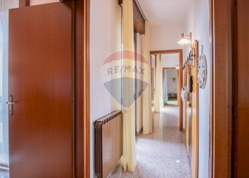 Hall / corridoio - Casa semi indipendente Via Garibaldi
 
11, Dairago - foto 20