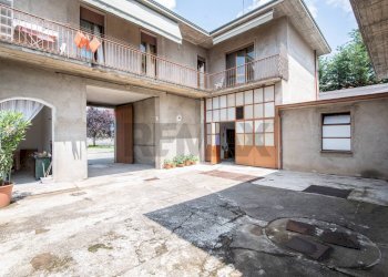 Edificio all\'aperto - Casa semi indipendente Via Garibaldi
 
11, Dairago - foto 1