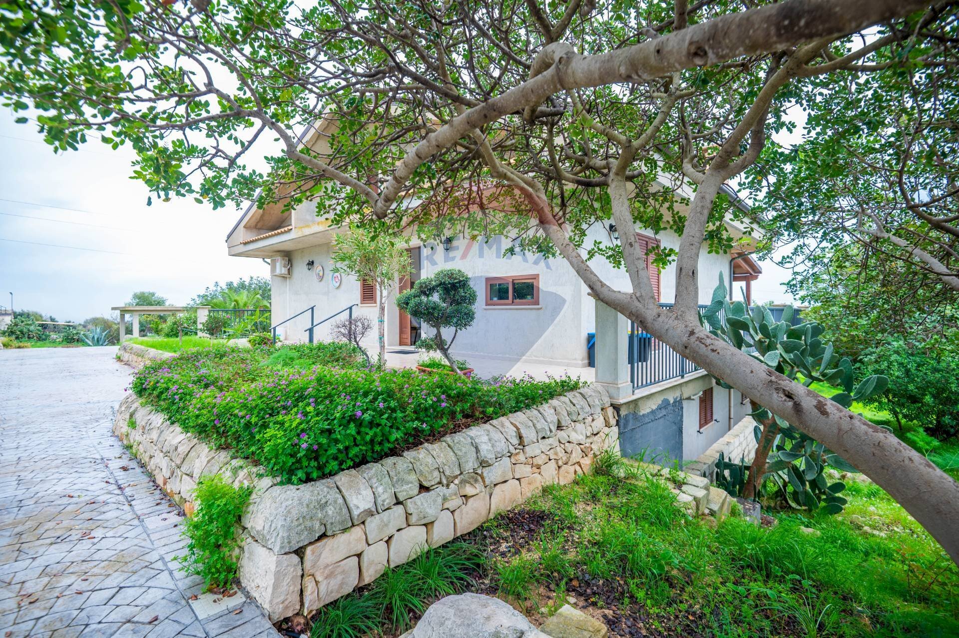 Giardino - Villa C.le Zimmardo Cianciò Tenere di Modica
 
9, Modica - foto 2