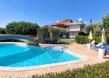 Piscina - Villa C.le Zimmardo Cianciò Tenere di Modica
 
9, Modica - foto 1