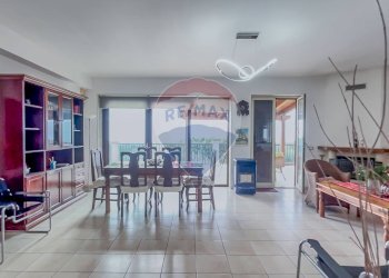 Sala da pranzo - Villa C.le Zimmardo Cianciò Tenere di Modica
 
9, Modica - foto 8