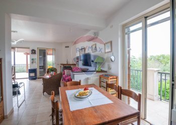 Sala da pranzo - Villa C.le Zimmardo Cianciò Tenere di Modica
 
9, Modica - foto 11