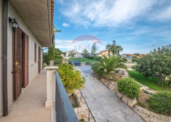 Balcone - Villa C.le Zimmardo Cianciò Tenere di Modica
 
9, Modica - foto 17
