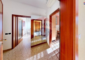 Hall / corridoio - Non-buildable land via Petrarca
 
33/35, Rozzano - photo 8