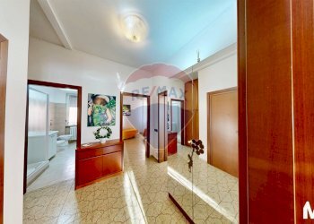 Hall / corridoio - Non-buildable land via Petrarca
 
33/35, Rozzano - photo 9