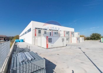 Casa all\'aperto - Capannone Via A. Toscanini
 
13, Montesilvano - foto 7