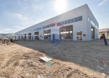 Edificio all\'aperto - Capannone Via A. Toscanini
 
13, Montesilvano - foto 11