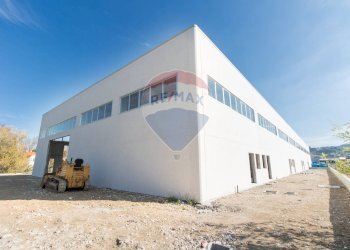 Casa all\'aperto - Capannone Via A. Toscanini
 
13, Montesilvano - foto 23