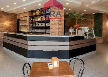 Foto 5 - Attività Commerciale Via Dei Castelli Romani
22, Pomezia - foto 5