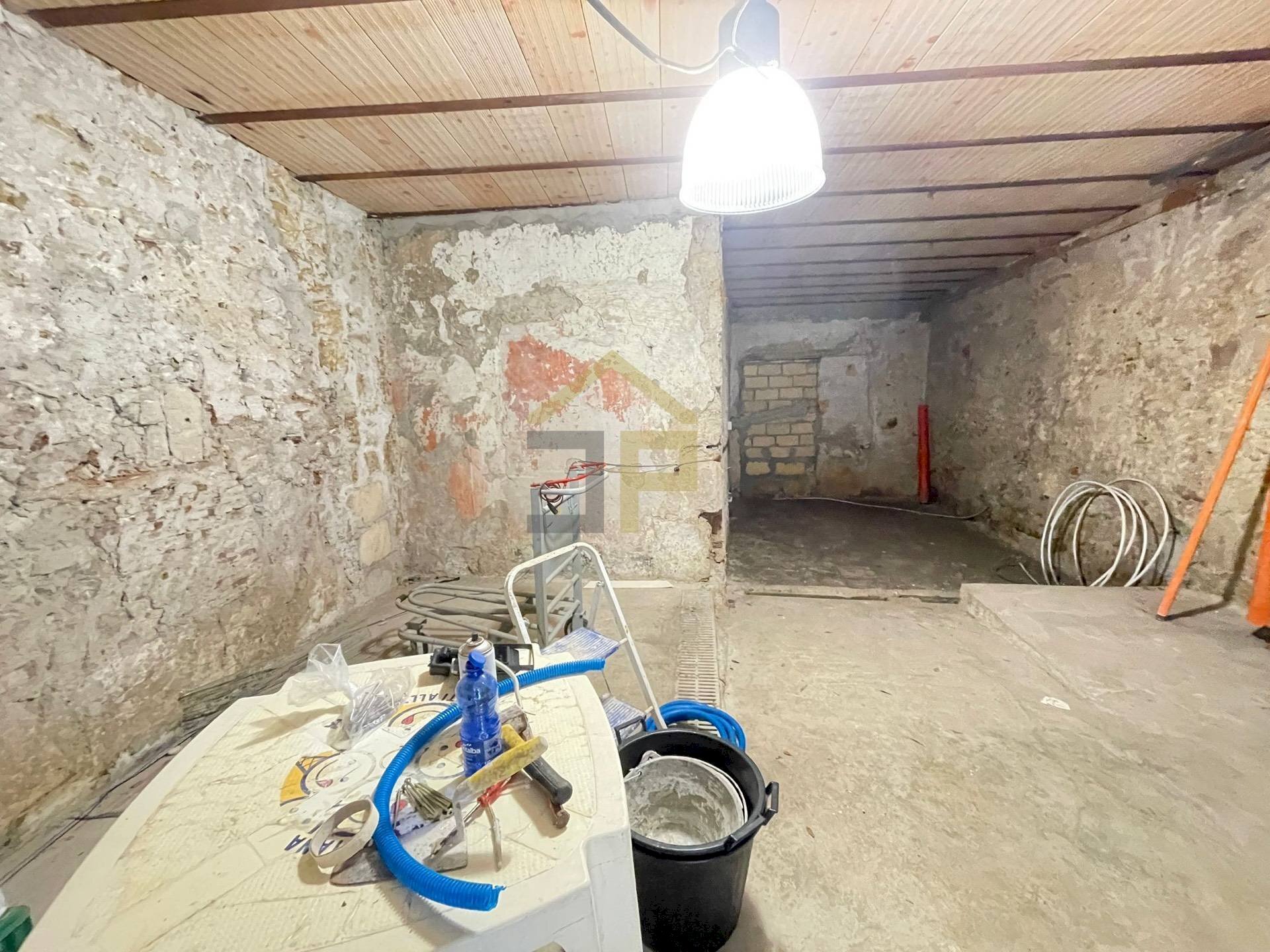 Foto 1 - Magazzino VIcolo tarzana
 
3, Palermo - foto 1