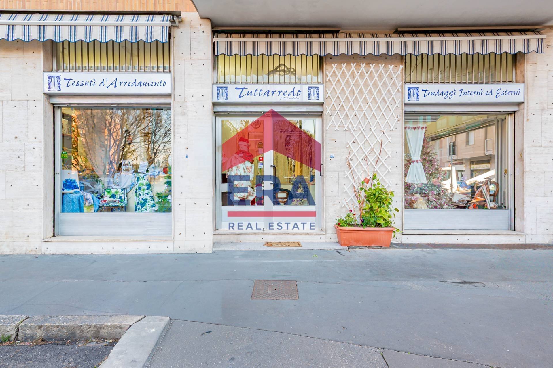 Foto 3 - Locale Commerciale Via Antonio Panizzi
 
12, Milano - foto 3