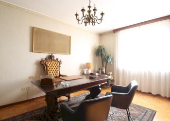 Three-room apartment Via Dante, Garbagnate Milanese - photo 12