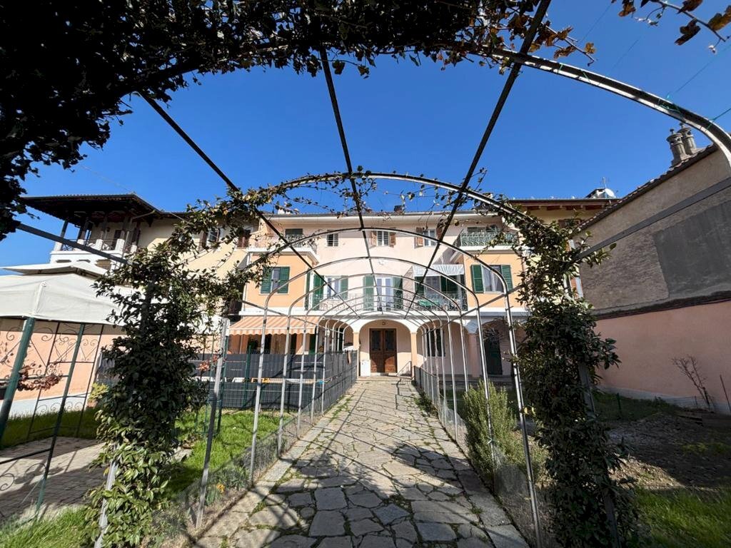 Four-room apartment Via Roma, Airasca - photo 1