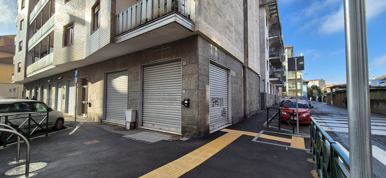 Locale Commerciale VIA SICCARDI, Chivasso - foto 1