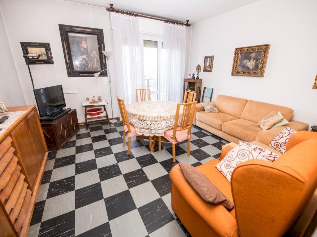 Four-room apartment Via dei larici, Milano (neighborhood Quartiere degli Olmi) - photo 1