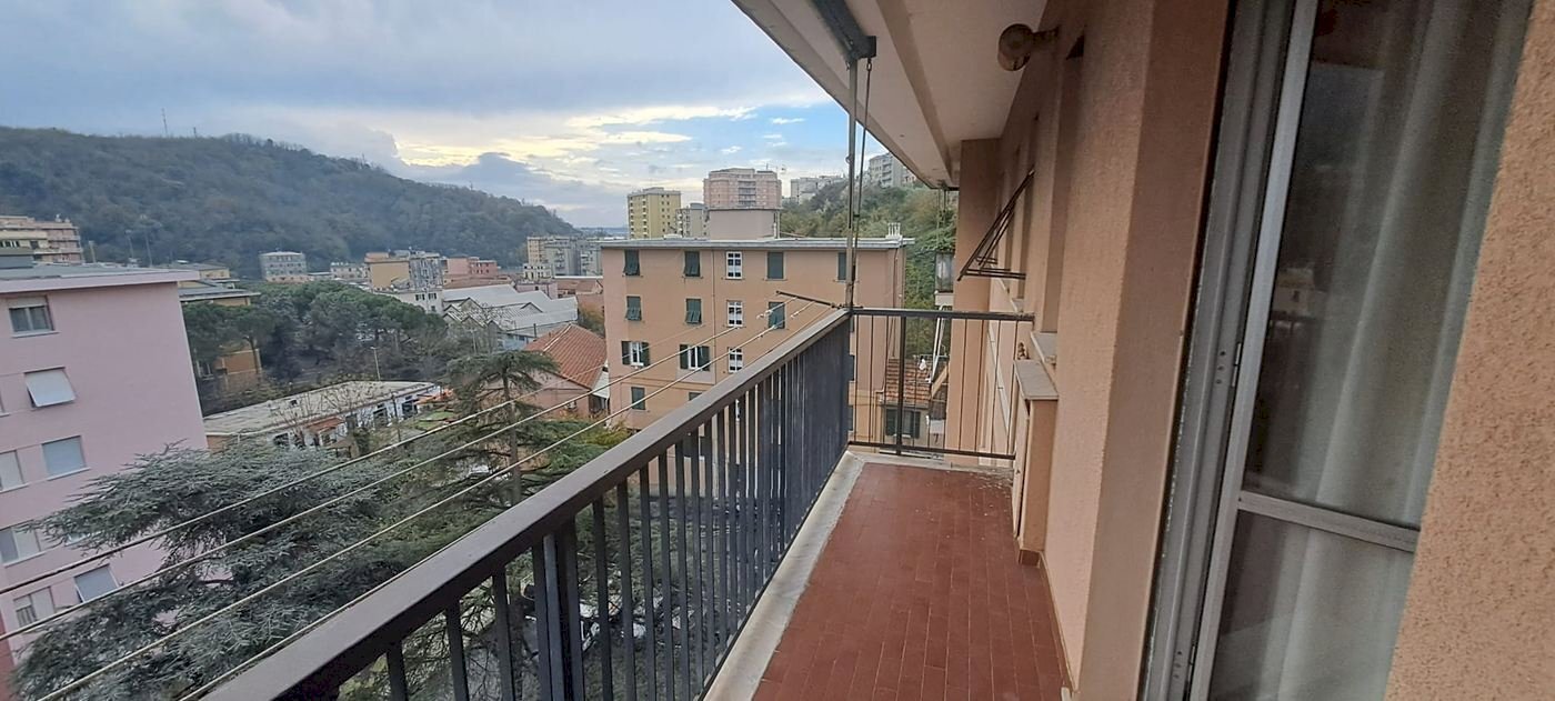 Quadrilocale via Vezzani, Genova (zona Rivarolo) - foto 1