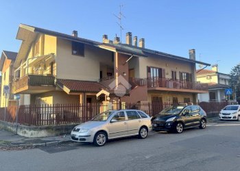 Three-room apartment Via gramsci, Cesate - photo 1