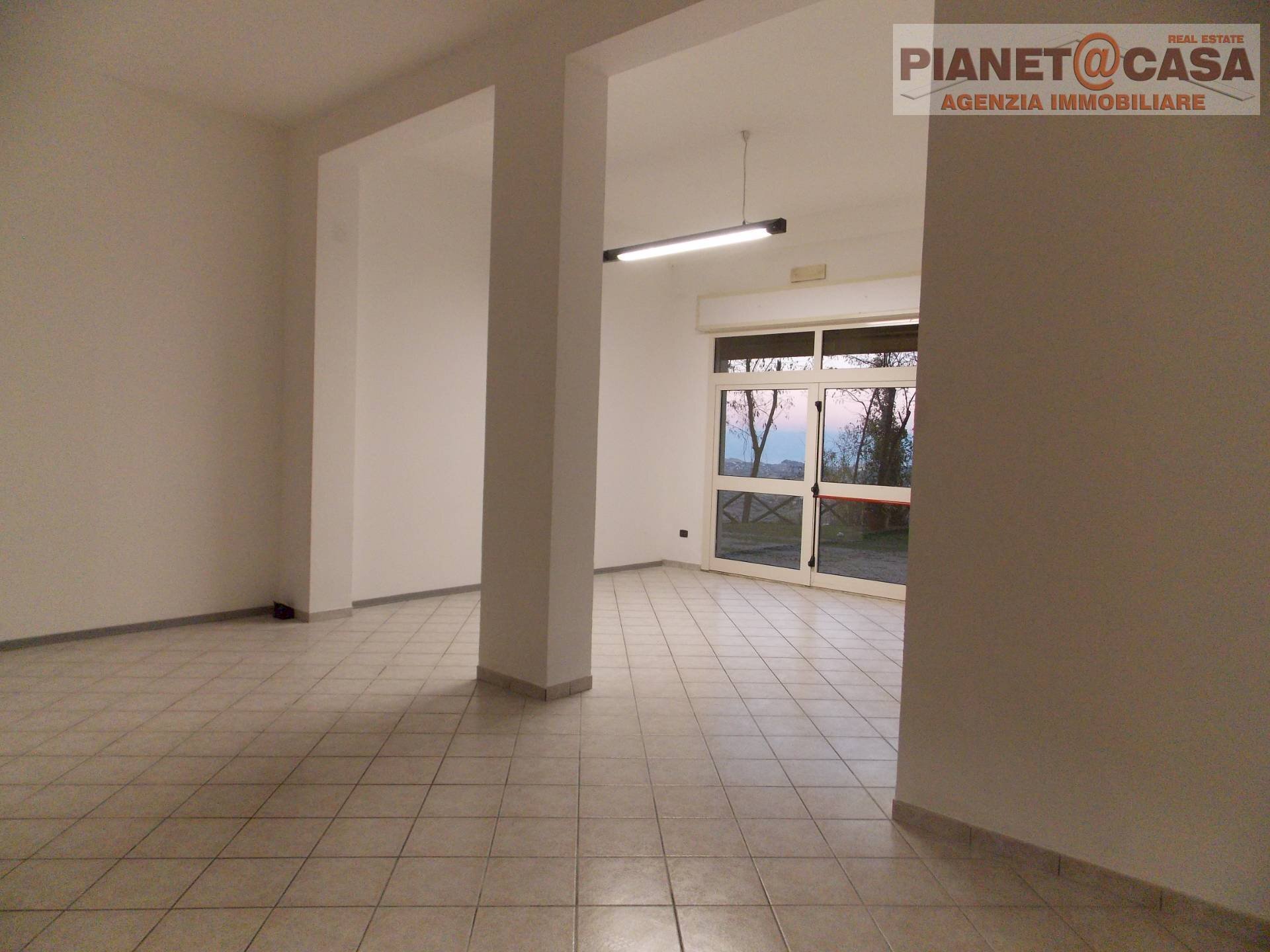 Foto 1 - Locale Commerciale Via Padre Carlo Orazi, Castorano - foto 1