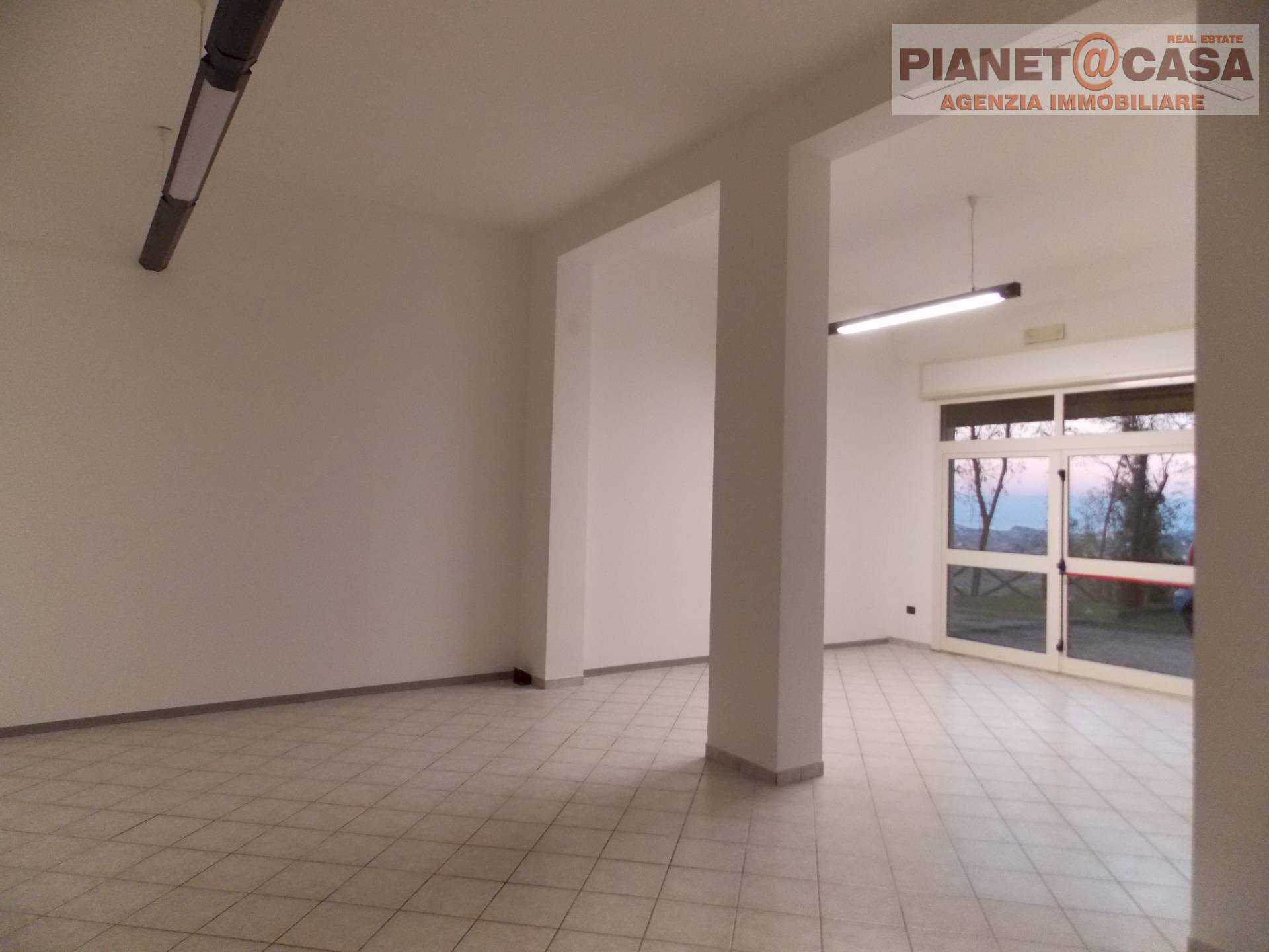 Foto 2 - Locale Commerciale Via Padre Carlo Orazi, Castorano - foto 2