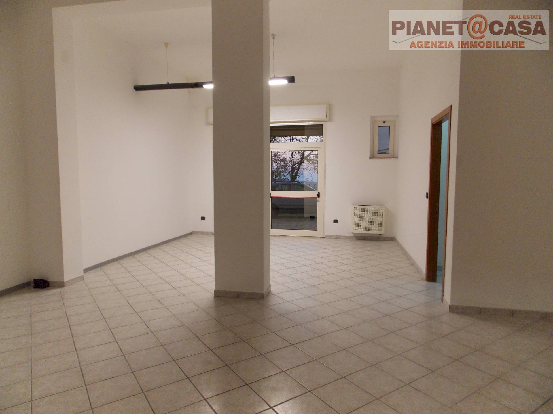 Foto 3 - Locale Commerciale Via Padre Carlo Orazi, Castorano - foto 3