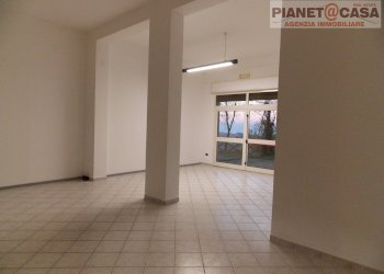 Foto 1 - Locale Commerciale Via Padre Carlo Orazi, Castorano - foto 1