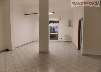 Foto 3 - Locale Commerciale Via Padre Carlo Orazi, Castorano - foto 3