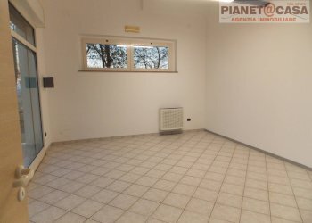 Foto 6 - Locale Commerciale Via Padre Carlo Orazi, Castorano - foto 6