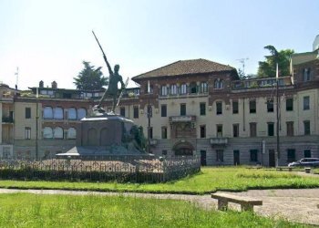 Foto 15 - Ufficio Piazza Monumento
 
4, Legnano - foto 15