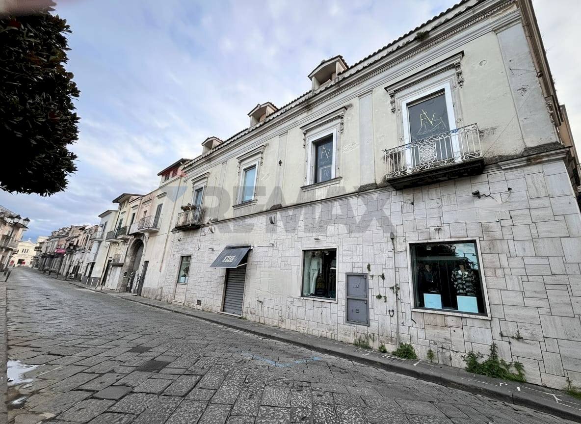 Edificio all\'aperto - Casa semi indipendente Caivano - foto 1