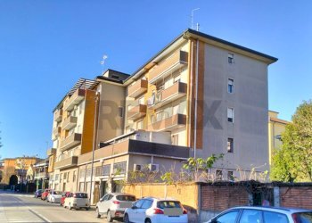 Edificio all\'aperto - Trilocale Via Casati
 
49, Magenta - foto 22