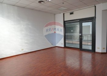 Negozio - Negozio Via Kennedy
 
28, Brugherio - foto 9