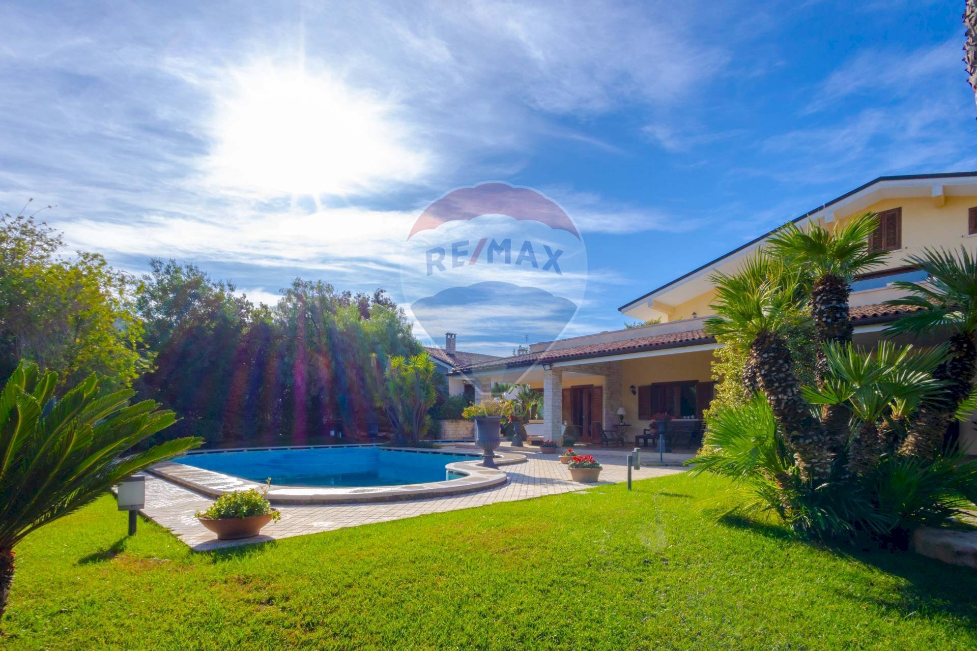 Piscina - Villa Via Algardi
 
13, Casamassima - photo 1