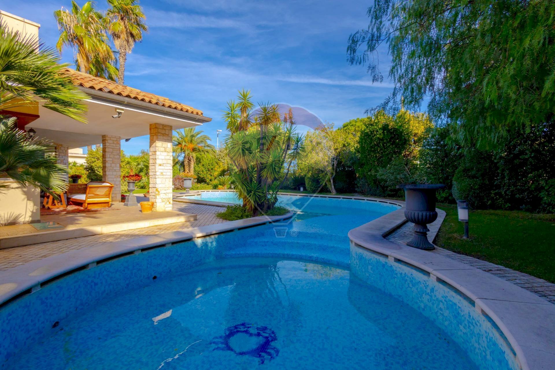 Piscina - Villa Via Algardi
13, Casamassima - photo 3