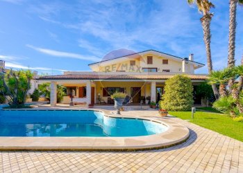 Piscina - Villa Via Algardi
 
13, Casamassima - foto 2