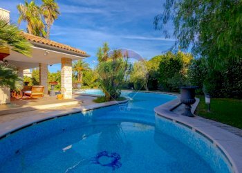 Piscina - Villa Via Algardi
 
13, Casamassima - foto 3