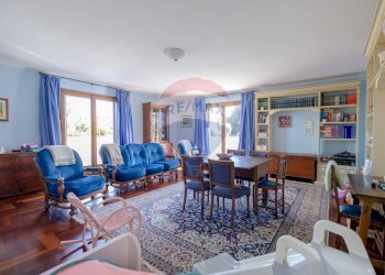 Sala da pranzo - Villa Via Algardi
 
13, Casamassima - foto 16