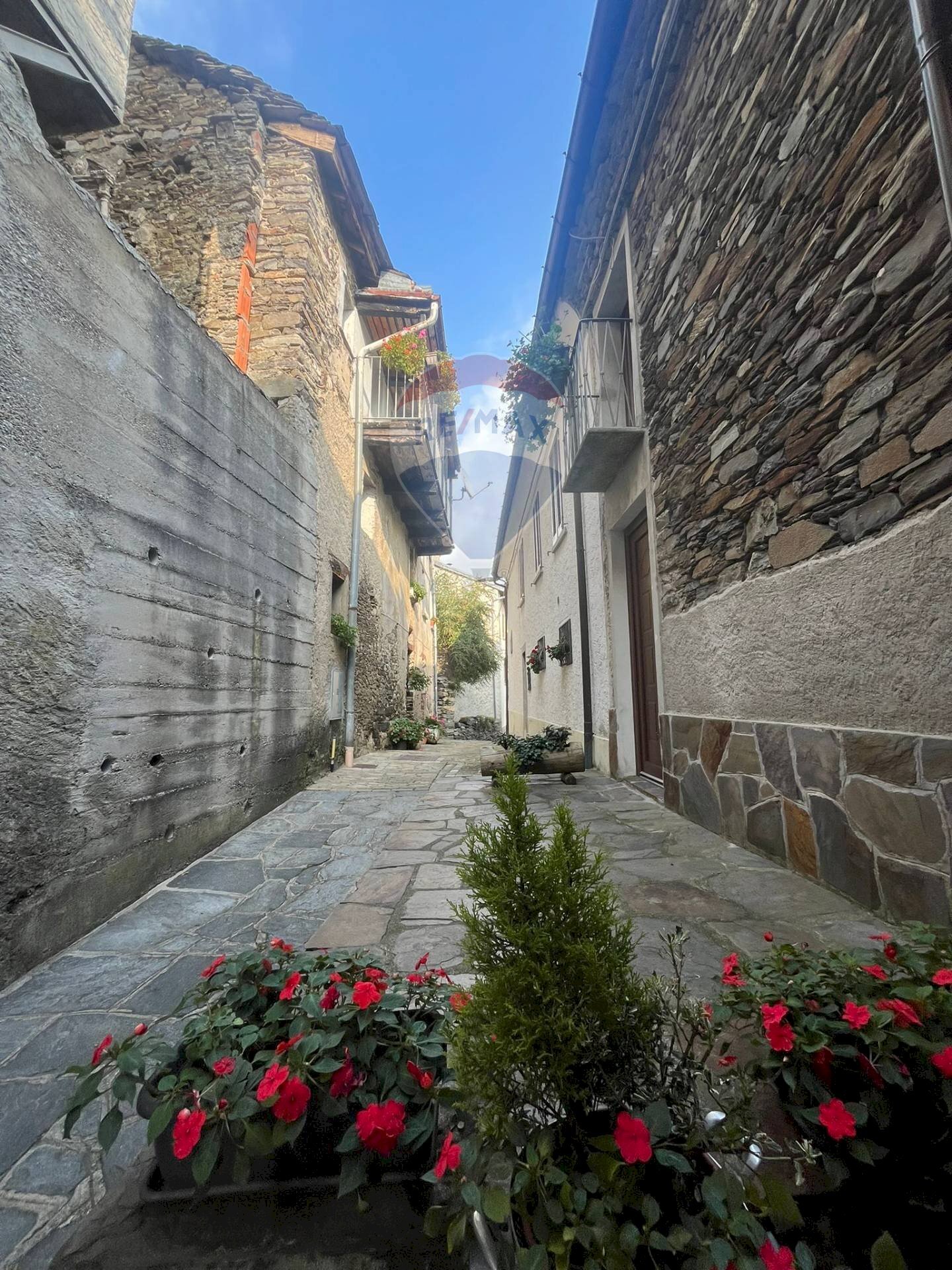 Edificio all\'aperto - Semi-detached house Via Ai Fiori, Maccagno con Pino e Veddasca - photo 1