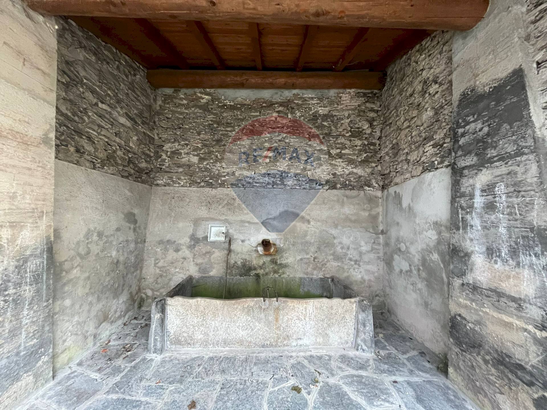 Stanza vuota - Semi-detached house Via Ai Fiori, Maccagno con Pino e Veddasca - photo 3