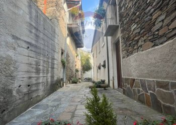 Edificio all\'aperto - Casa semi indipendente Via Madonna Della Guardia, Maccagno con Pino e Veddasca - foto 1