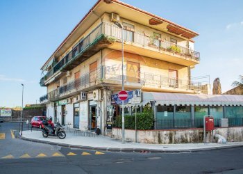 Edificio all\'aperto - Cafeteria - Cold Bar VIA DEODATO
 
178, San Giovanni la Punta - photo 2