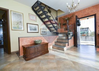 Scale - Villa Via Dei Gelsomini
 
35, Pedara - foto 13