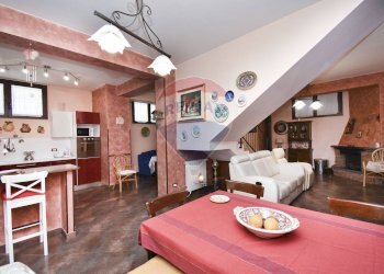 Sala da pranzo - Villa Via Dei Gelsomini
 
35, Pedara - foto 25