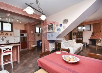 Sala da pranzo - Villa Via Dei Gelsomini
 
35, Pedara - foto 26