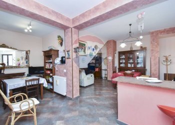 Sala da pranzo - Villa Via Dei Gelsomini
 
35, Pedara - foto 28