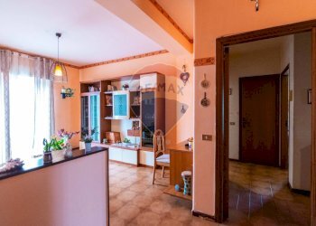 Hall / corridoio - Trilocale Via Palermo
 
614, Catania - foto 1