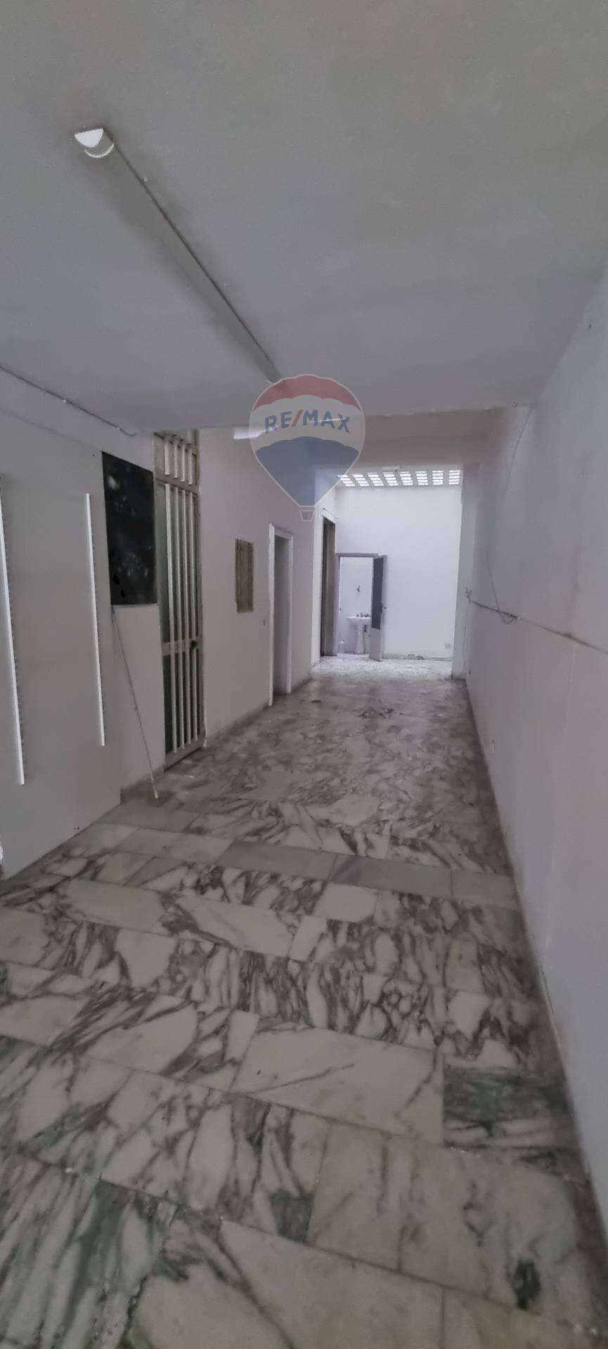 Stanza vuota - Shop Via Emanuele Bellia
98, Paterno - photo 2