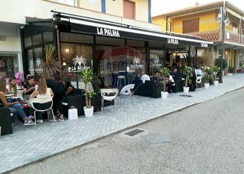 Edificio all\'aperto - Locale Commerciale Via Versilia
 
92, Pietrasanta - foto 3