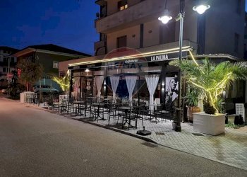 Edificio all\'aperto - Locale Commerciale Via Versilia
 
92, Pietrasanta - foto 5