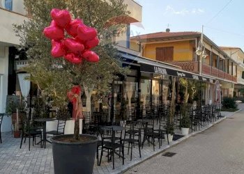 Edificio all\'aperto - Locale Commerciale Via Versilia
 
92, Pietrasanta - foto 6